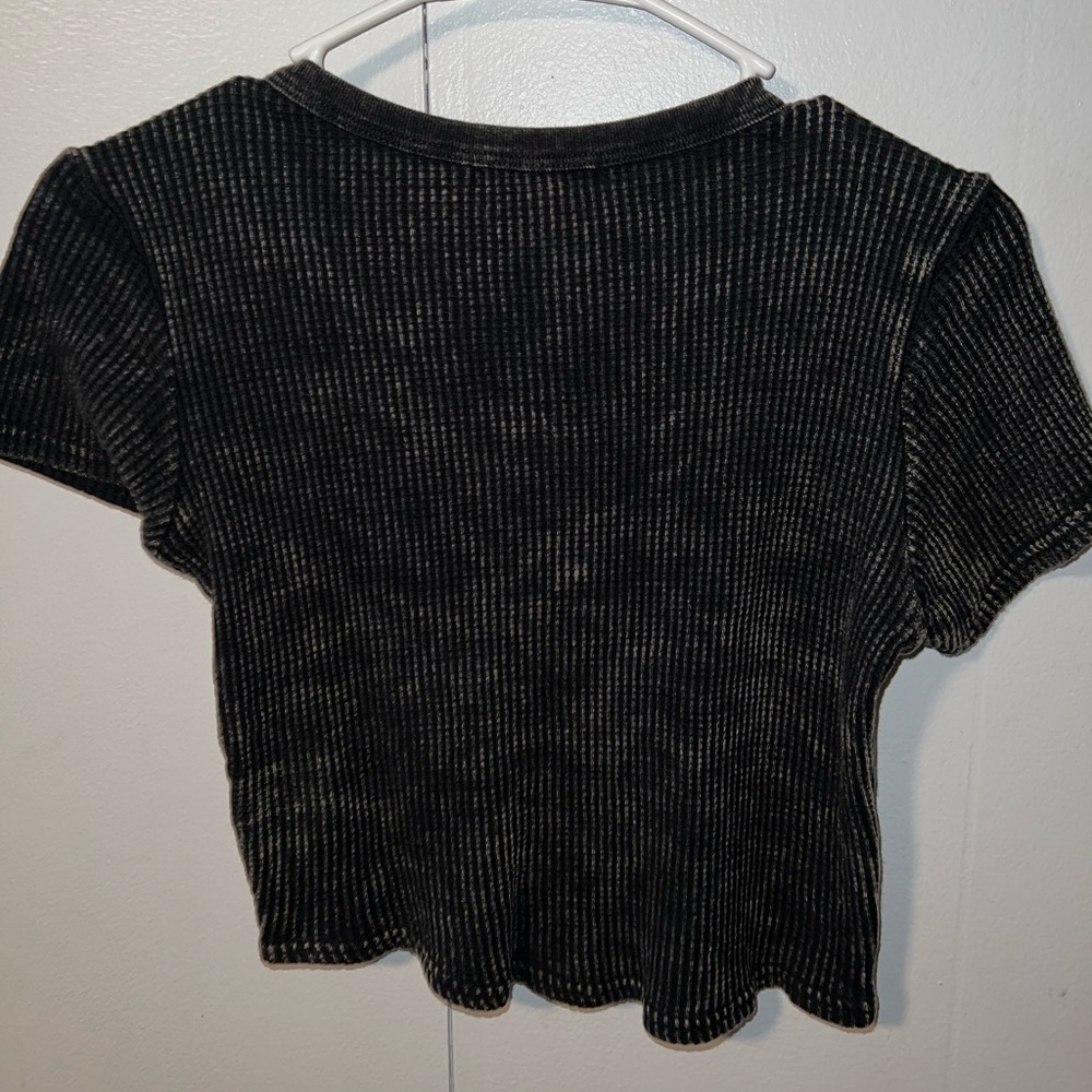 crop top - Picture 3 of 3